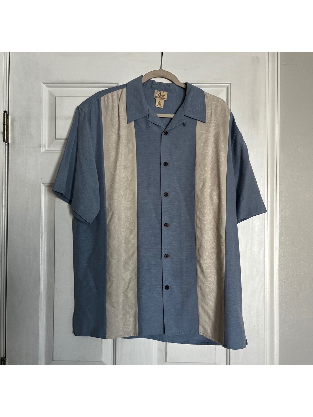 Jos. A. Bank Men's Blue and Cream Silk Button-Up Shirt Size L